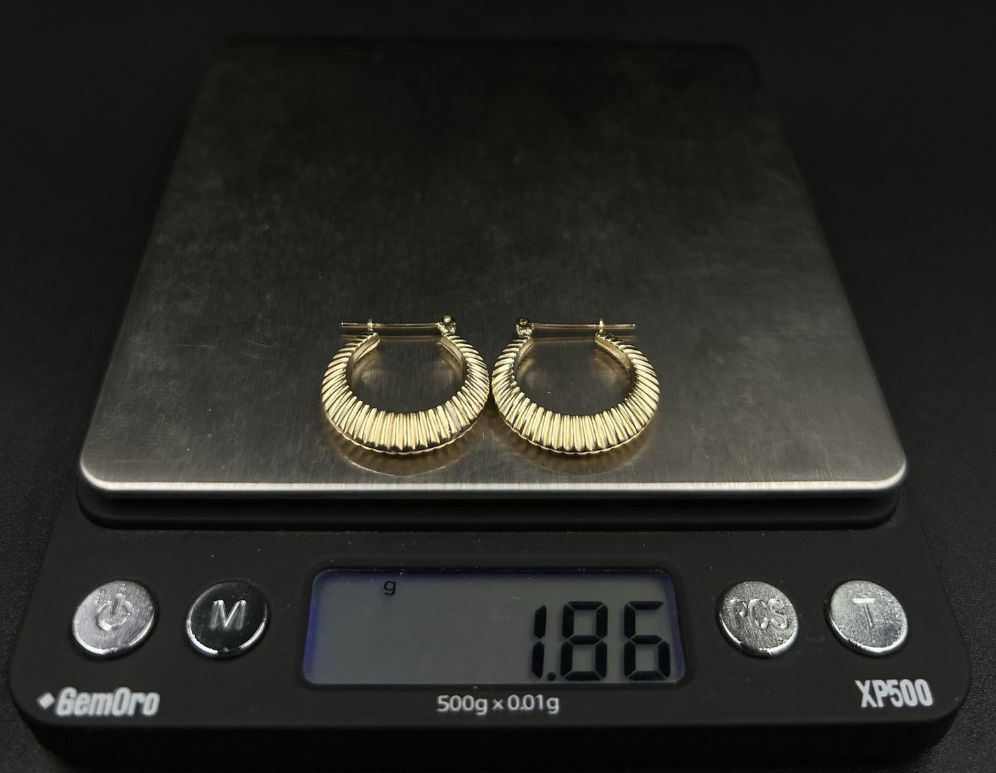 .82” 14K Hollow Yellow Gold Textured Hoop Earrings | 1.86g | 4.3mm | Hinged |