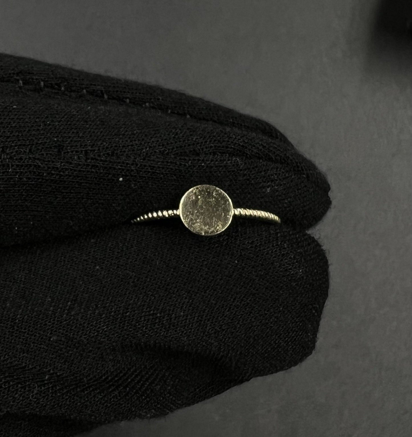 14K Semi-Solid Yellow Gold Engravable Disc Ring | Size 7 | .98g |