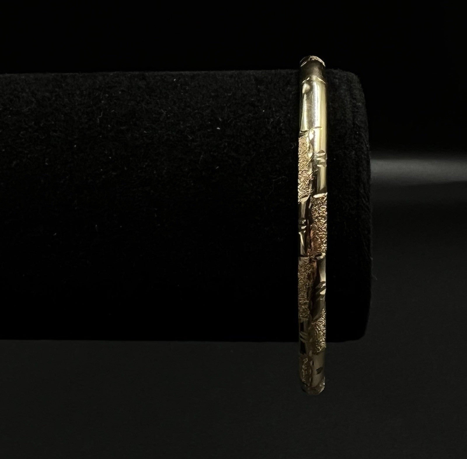 7.25” 14K Hollow Yellow Gold Diamond Cut Bangle Bracelet | 5.70g | 4.7MM | Box |