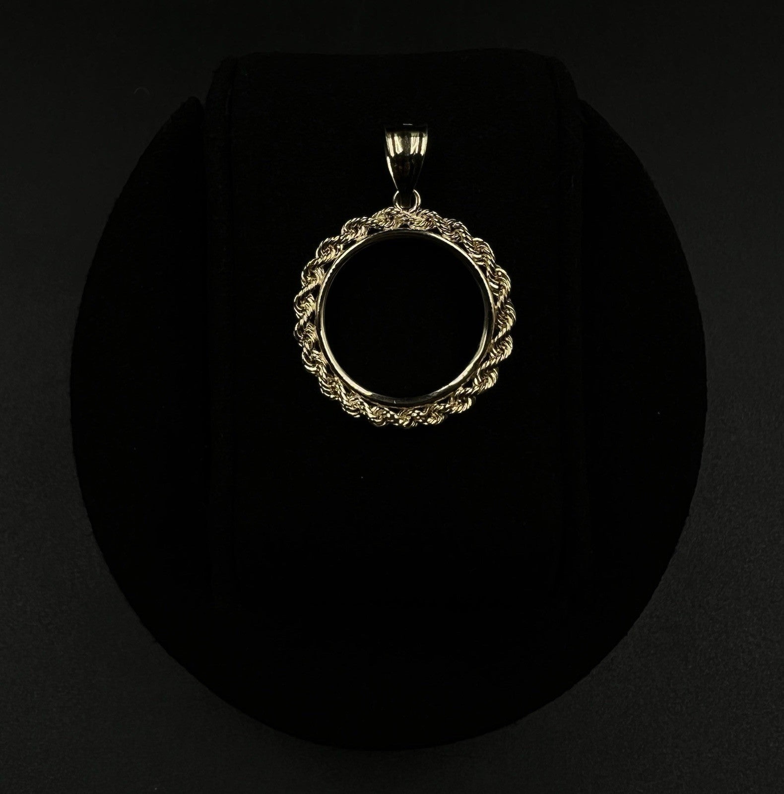 .96” 14K Solid Yellow Gold Rope Bezel Coin/Picture Pendant 2.47g | 4.5mm Bail |