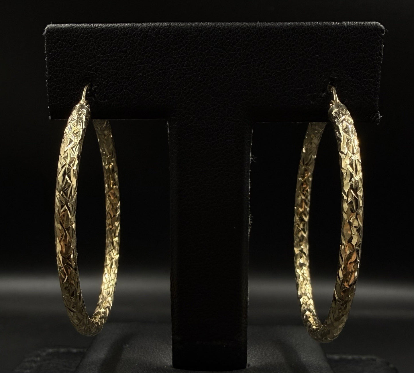 1.61” 14K Hollow Yellow Gold Diamond-Cut Hoop Earrings | 2.89g | 3mm Thick |