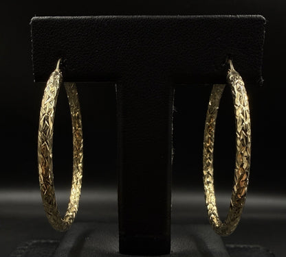 1.61” 14K Hollow Yellow Gold Diamond-Cut Hoop Earrings | 2.89g | 3mm Thick |