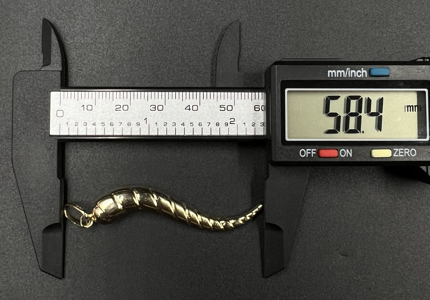 .4” x 2.3” 14K Semi-Solid Yellow Gold Italian Horn Pendant | 4.29g |