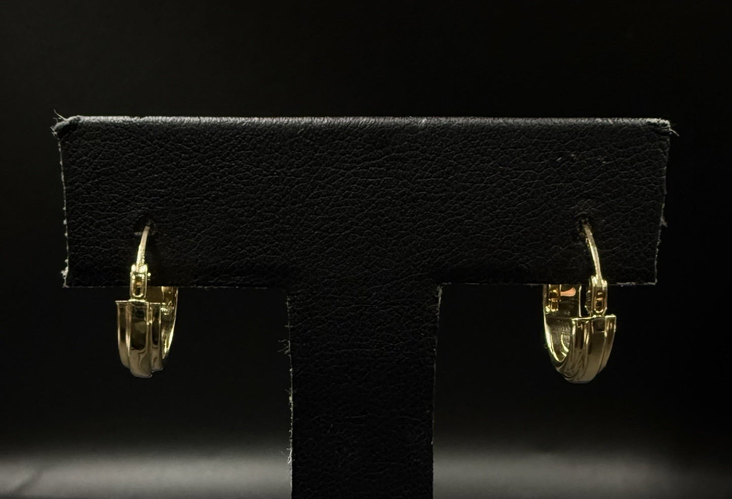 0.53” 14k Hollow Yellow Gold - Huggie Hoop Earrings | 0.98g | 0.15” Thick |