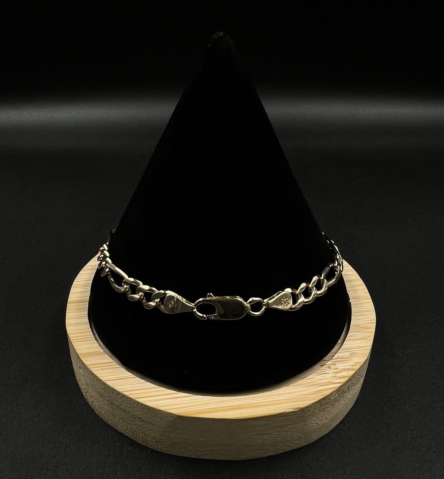 8.5” 14K Solid Yellow Gold Figaro Bracelet | 11.67g | 5.6mm | Italy | Lobster |