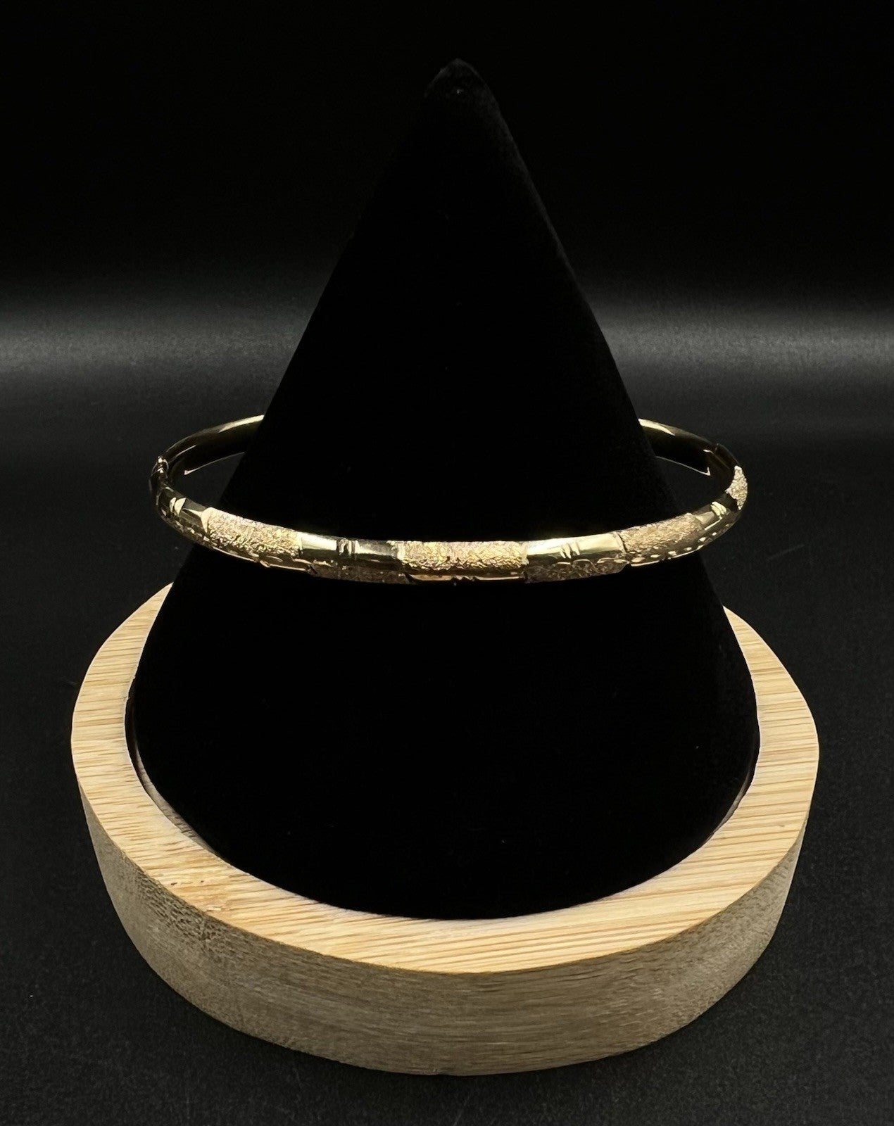 7.25” 14K Hollow Yellow Gold Diamond Cut Bangle Bracelet | 5.70g | 4.7MM | Box |