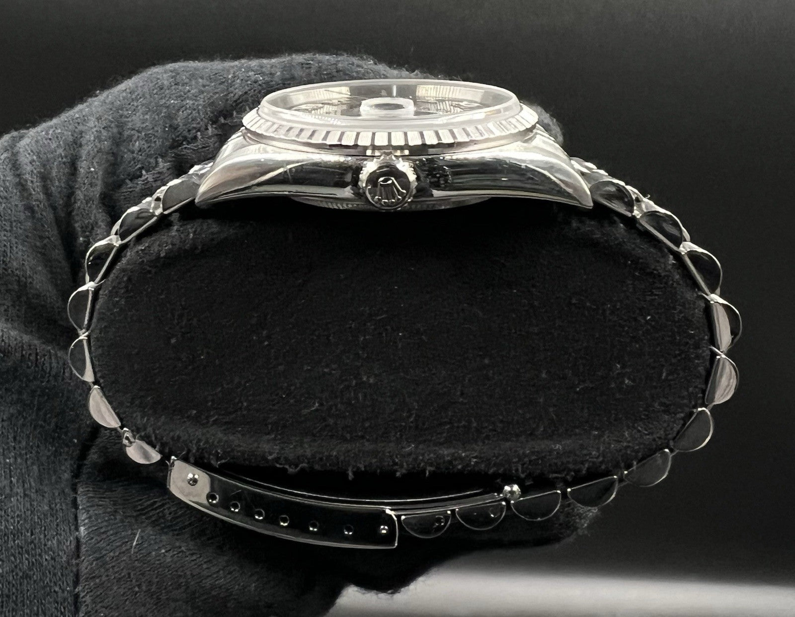 Rolex Datejust 36 16220 Blue Roman Dial Engine Turned Bezel Jubilee Watch 1999