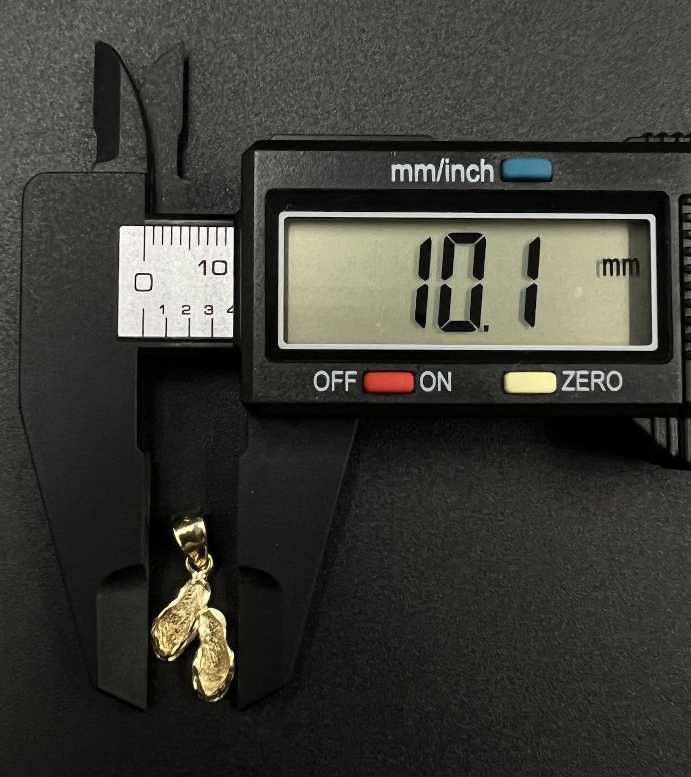 .4” x .8” 14K Solid Yellow Gold Diamond Cut Flip Flop Pendant .98g | 3.5MM Bail