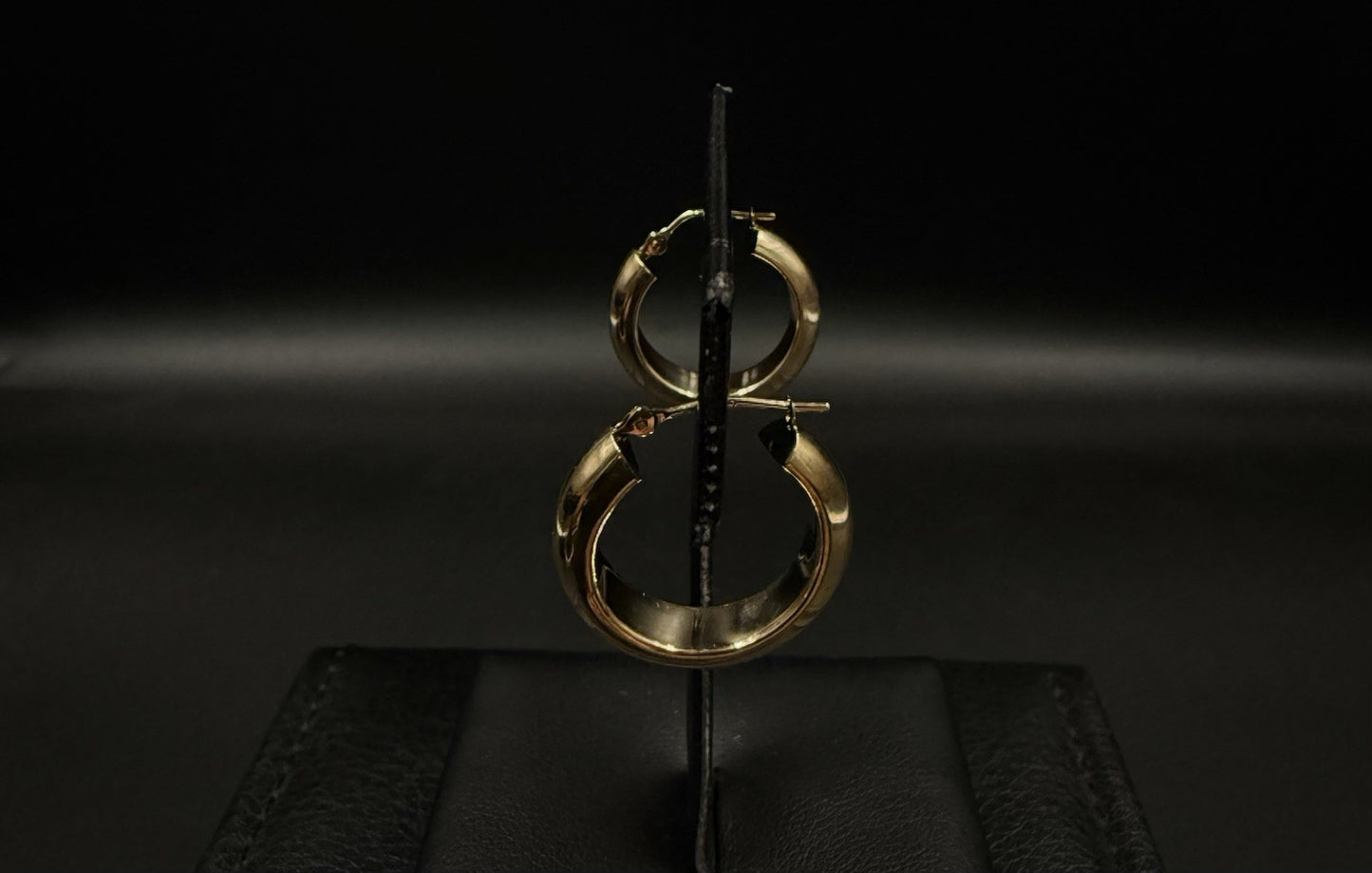 .75” 14k Hollow Yellow Gold Hoop Earrings | 1.63g | 5mm Thick | Hinged |