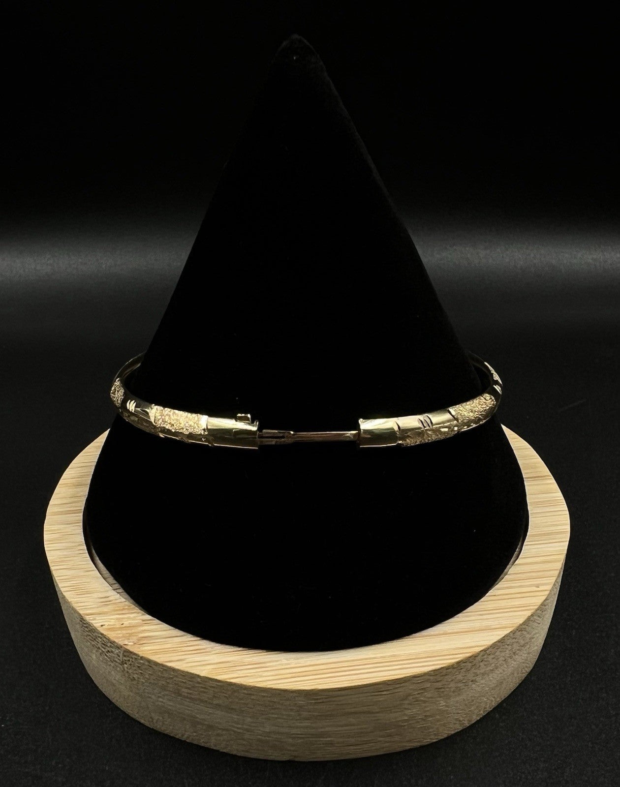 7.25” 14K Hollow Yellow Gold Diamond Cut Bangle Bracelet | 5.70g | 4.7MM | Box |