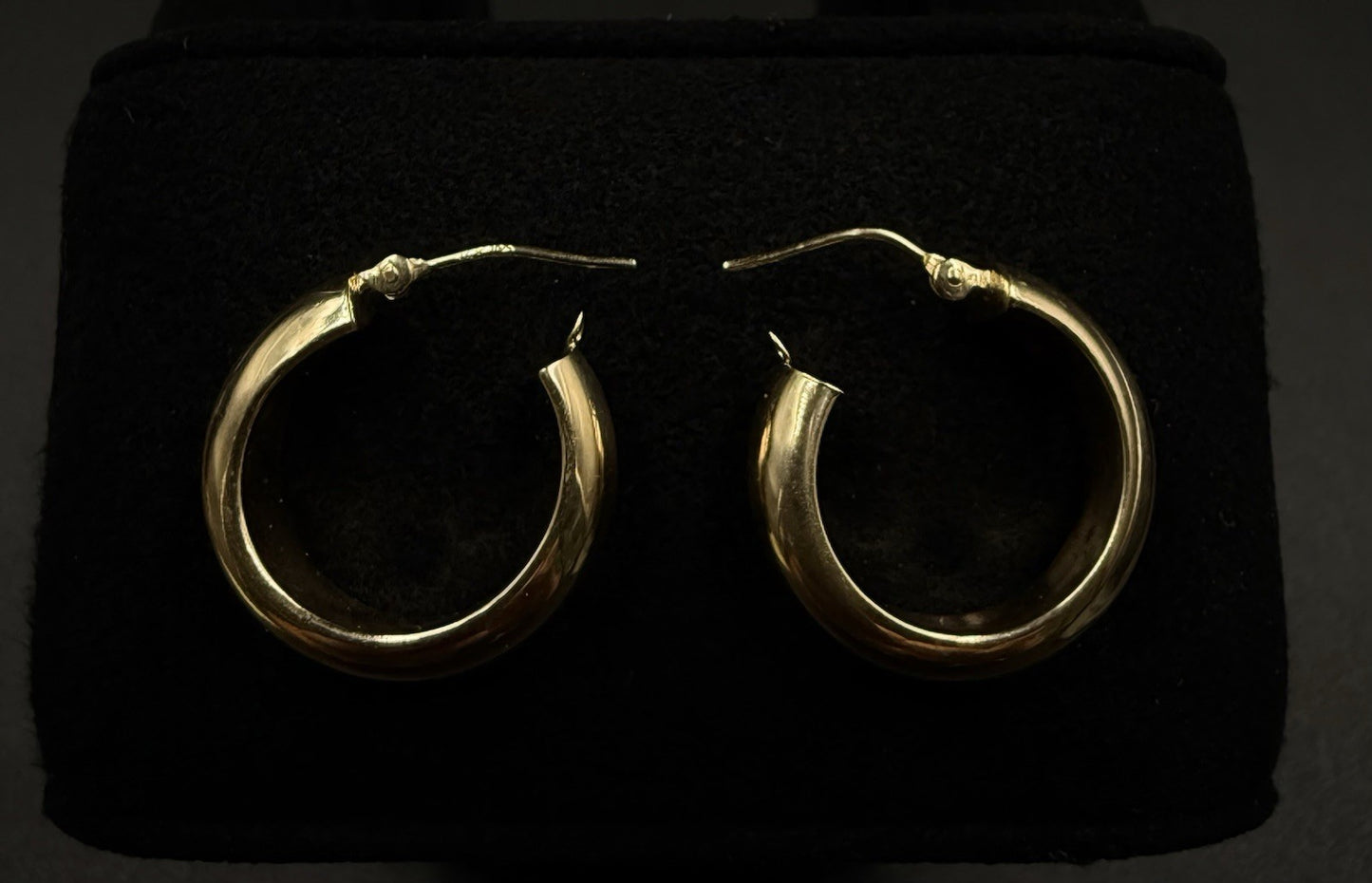 .75” 14k Hollow Yellow Gold Hoop Earrings | 1.63g | 5mm Thick | Hinged |