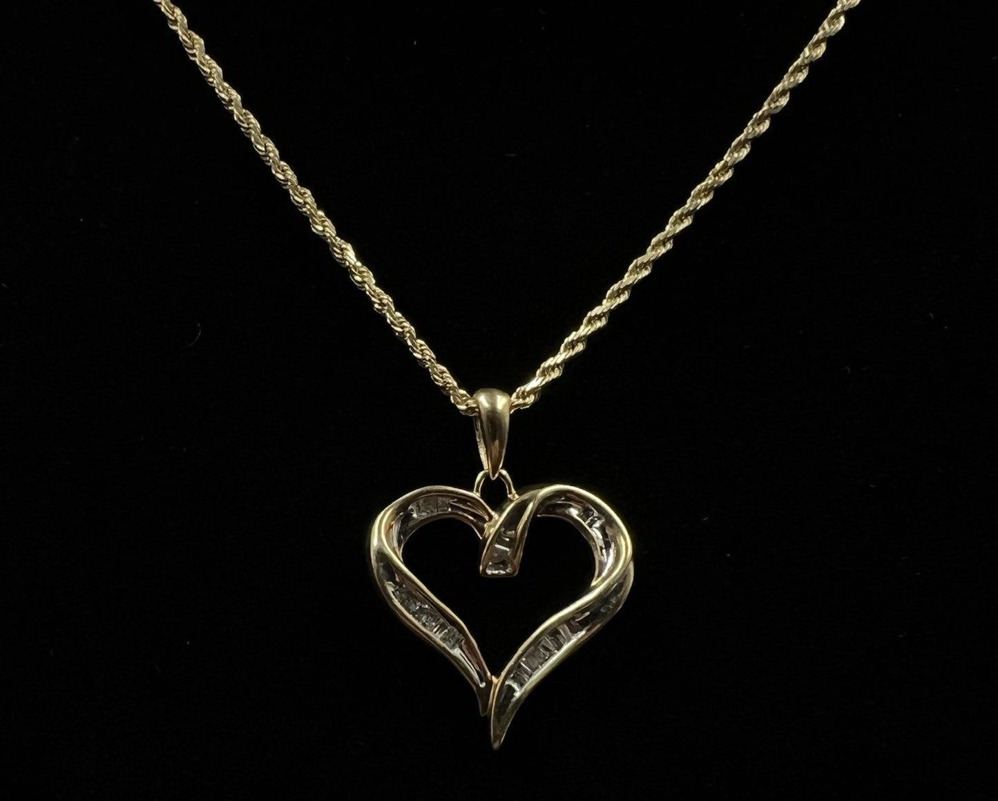 .81” x .86” 10K Semi-Solid Yellow Gold Natural Diamond Heart Pendant | 2.63g |