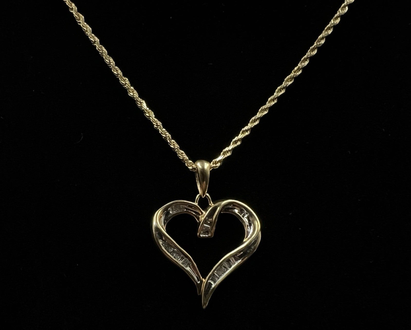.81” x .86” 10K Semi-Solid Yellow Gold Natural Diamond Heart Pendant | 2.63g |