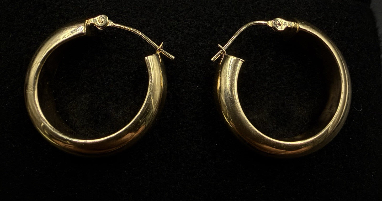 .75” 14k Hollow Yellow Gold Hoop Earrings | 1.63g | 5mm Thick | Hinged |