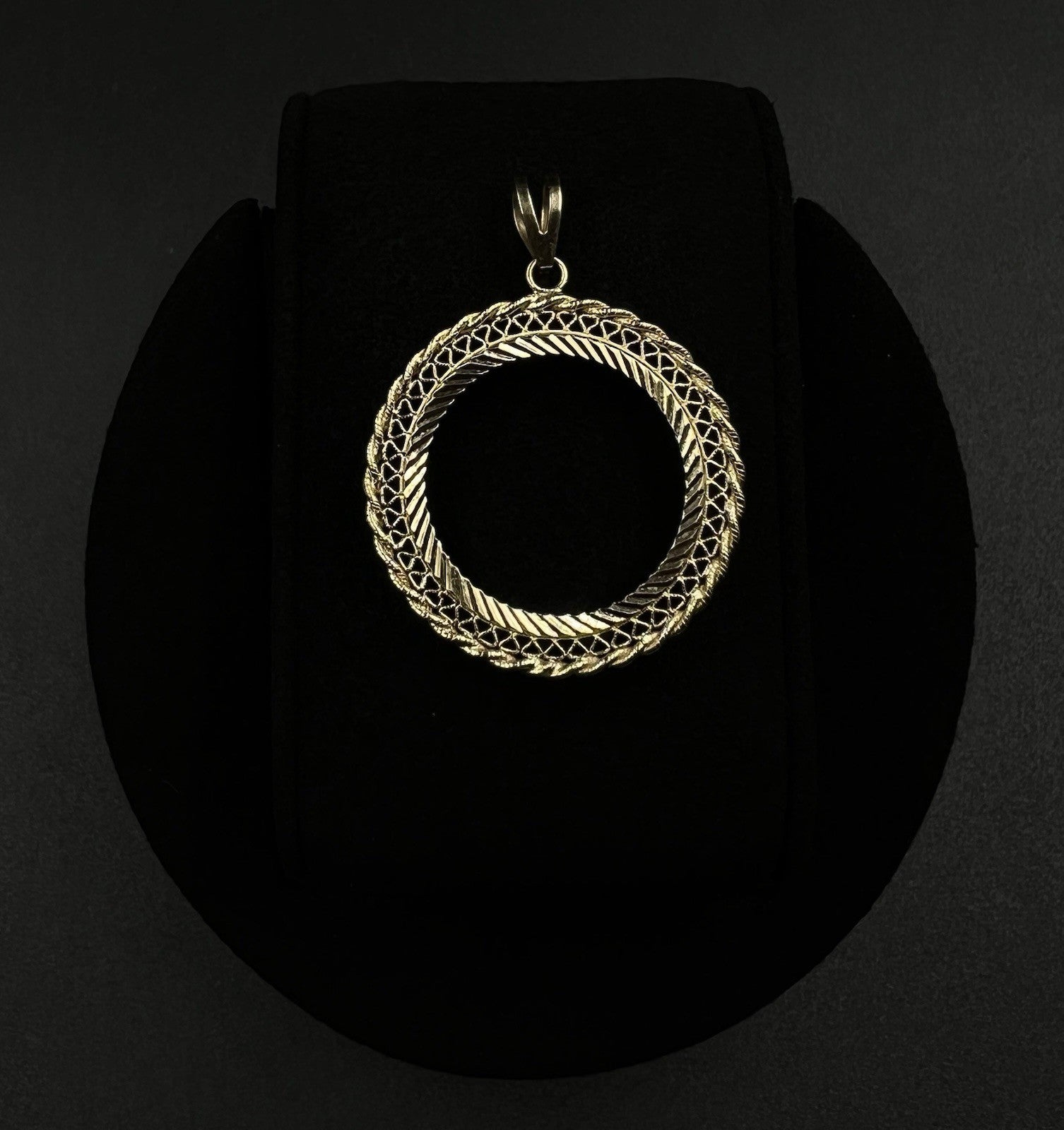 1.13” 14K Solid Yellow Gold Picture Pendant | 2.64g | 5MM Bail |