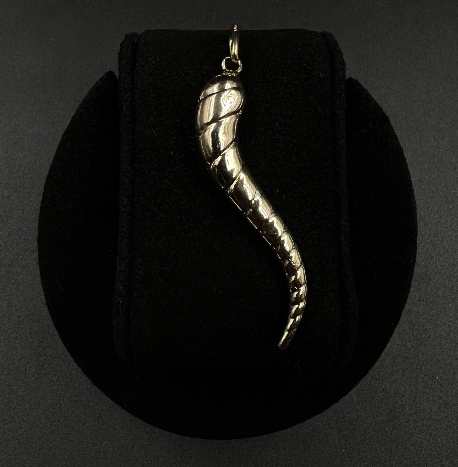 .4” x 2.3” 14K Semi-Solid Yellow Gold Italian Horn Pendant | 4.29g |