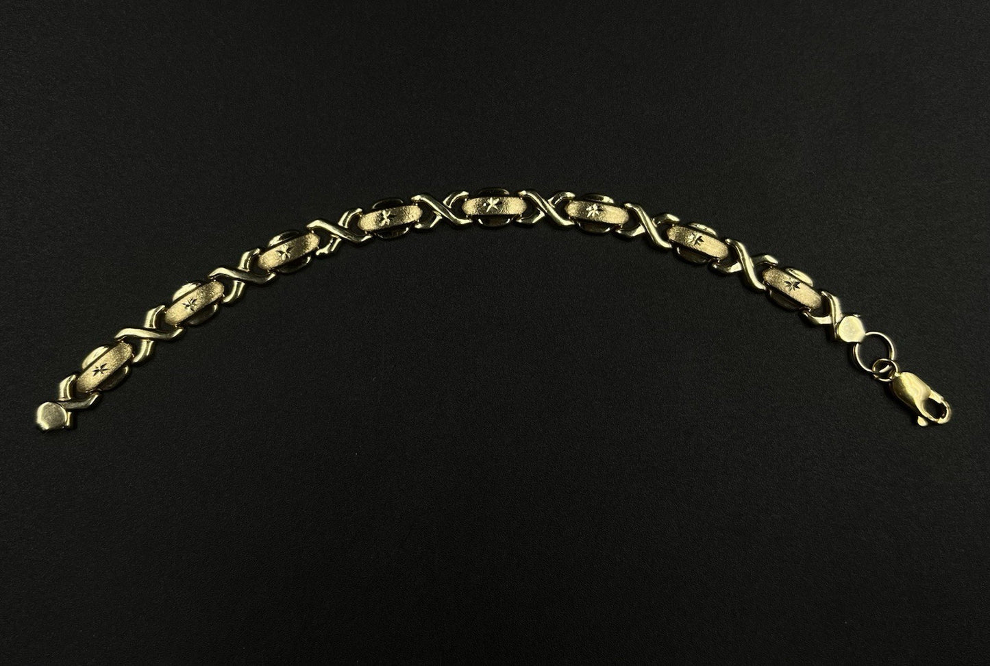 7.25” 10K Hollow Yellow Gold XO Bracelet | 7.49g | 7.2MM | Lobster Clasp |