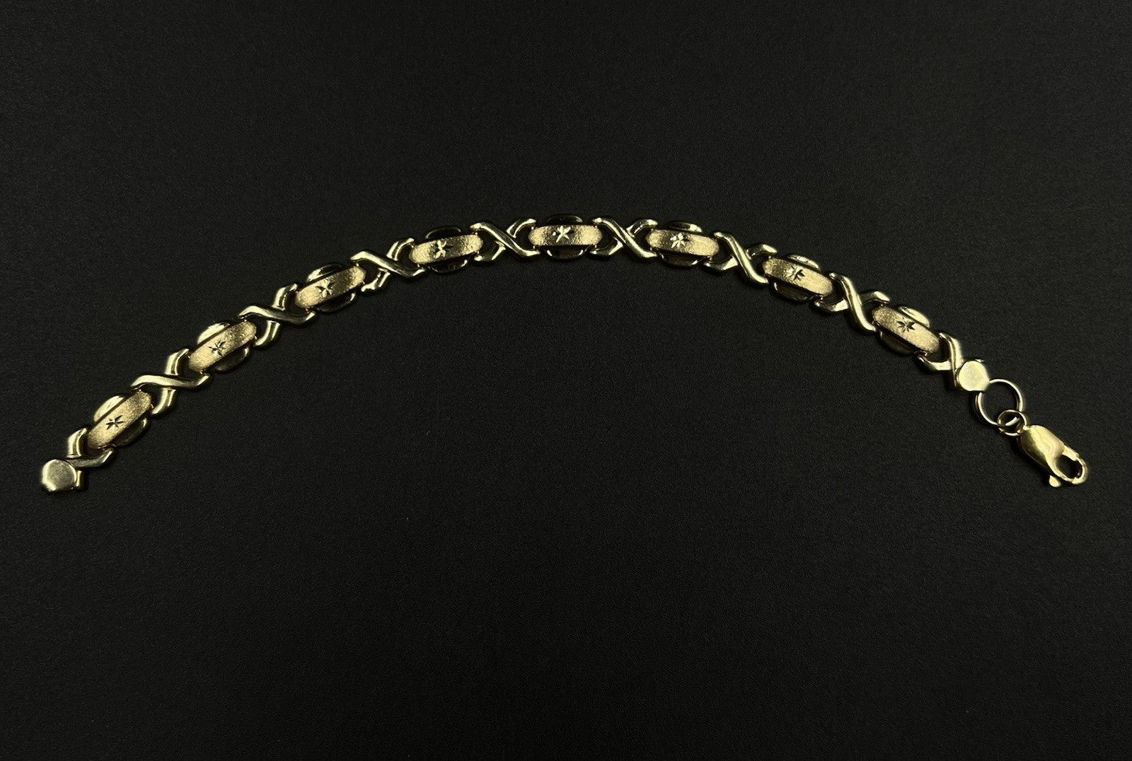 7.25” 10K Hollow Yellow Gold XO Bracelet | 7.49g | 7.2MM | Lobster Clasp |