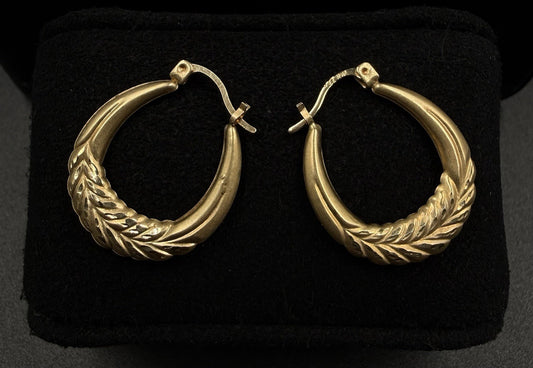 .81” 10K Hollow Yellow Gold Diamond Cut Hoop Earrings | 1.48g | 2.3mm Thick |