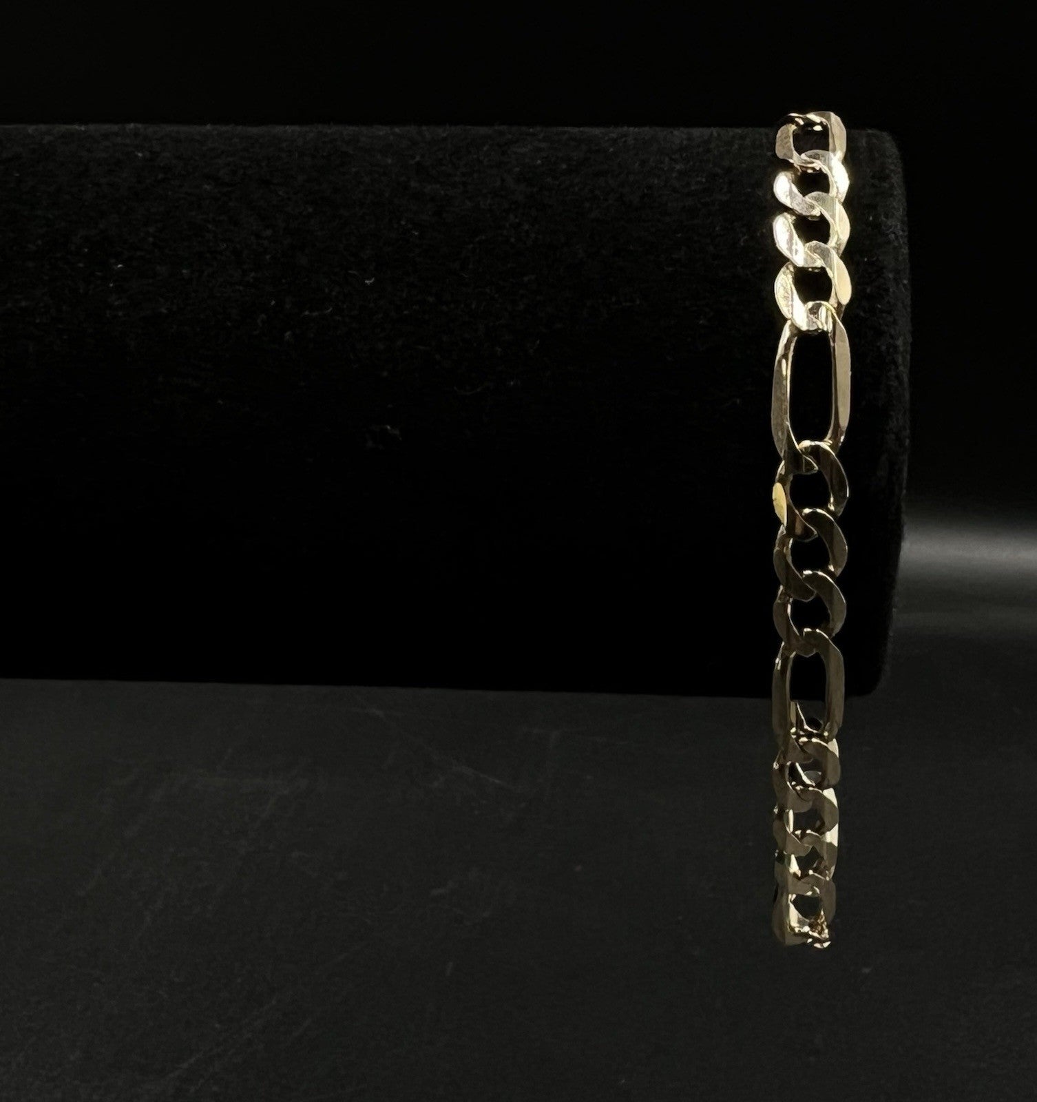 8” 10K Semi-Solid Yellow Gold Diamond Cut Figaro Bracelet 6.91g | 6mm Lobster |