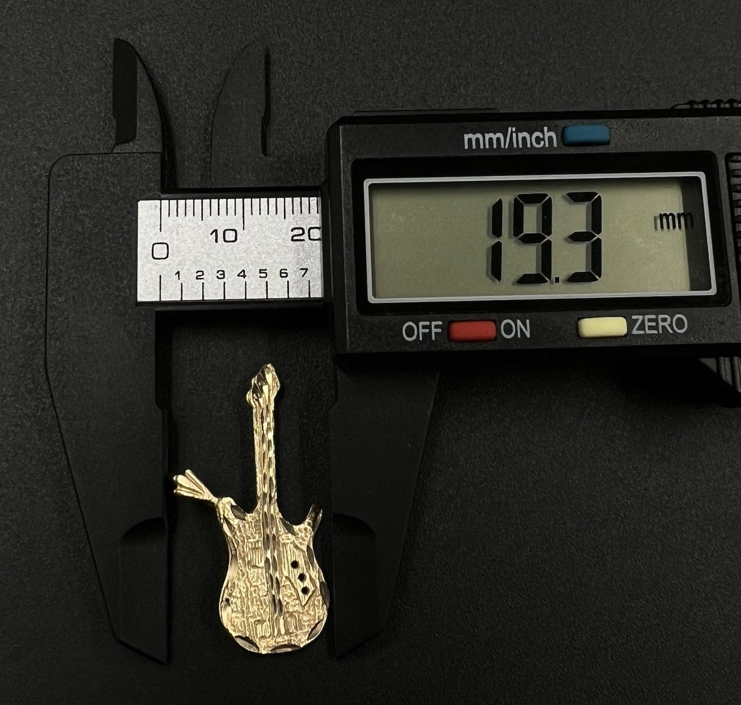 1.29” x .76” 14K Solid Yellow Gold Diamond Cut Guitar Pendant | 1.86g |