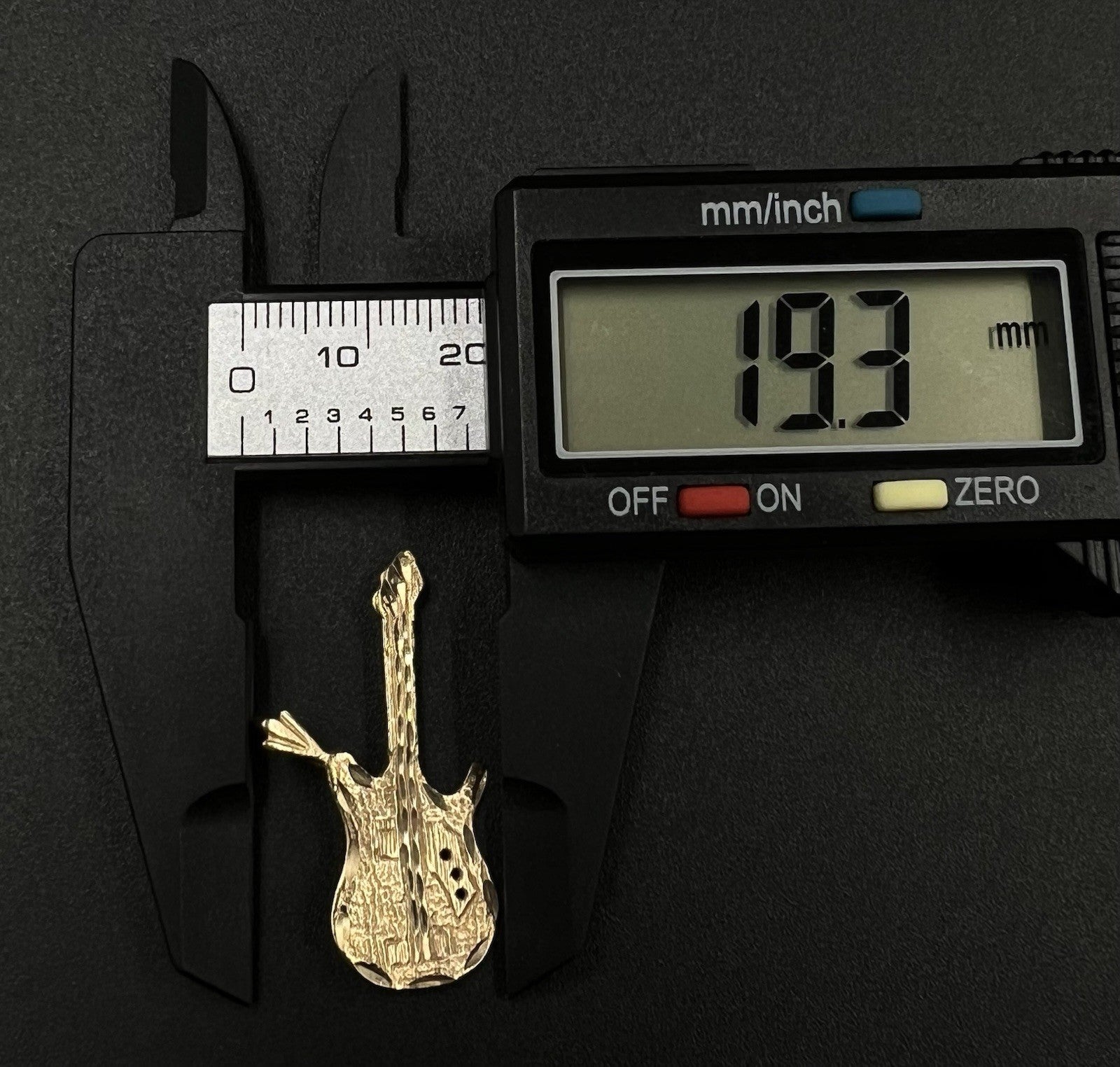 1.29” x .76” 14K Solid Yellow Gold Diamond Cut Guitar Pendant | 1.86g |