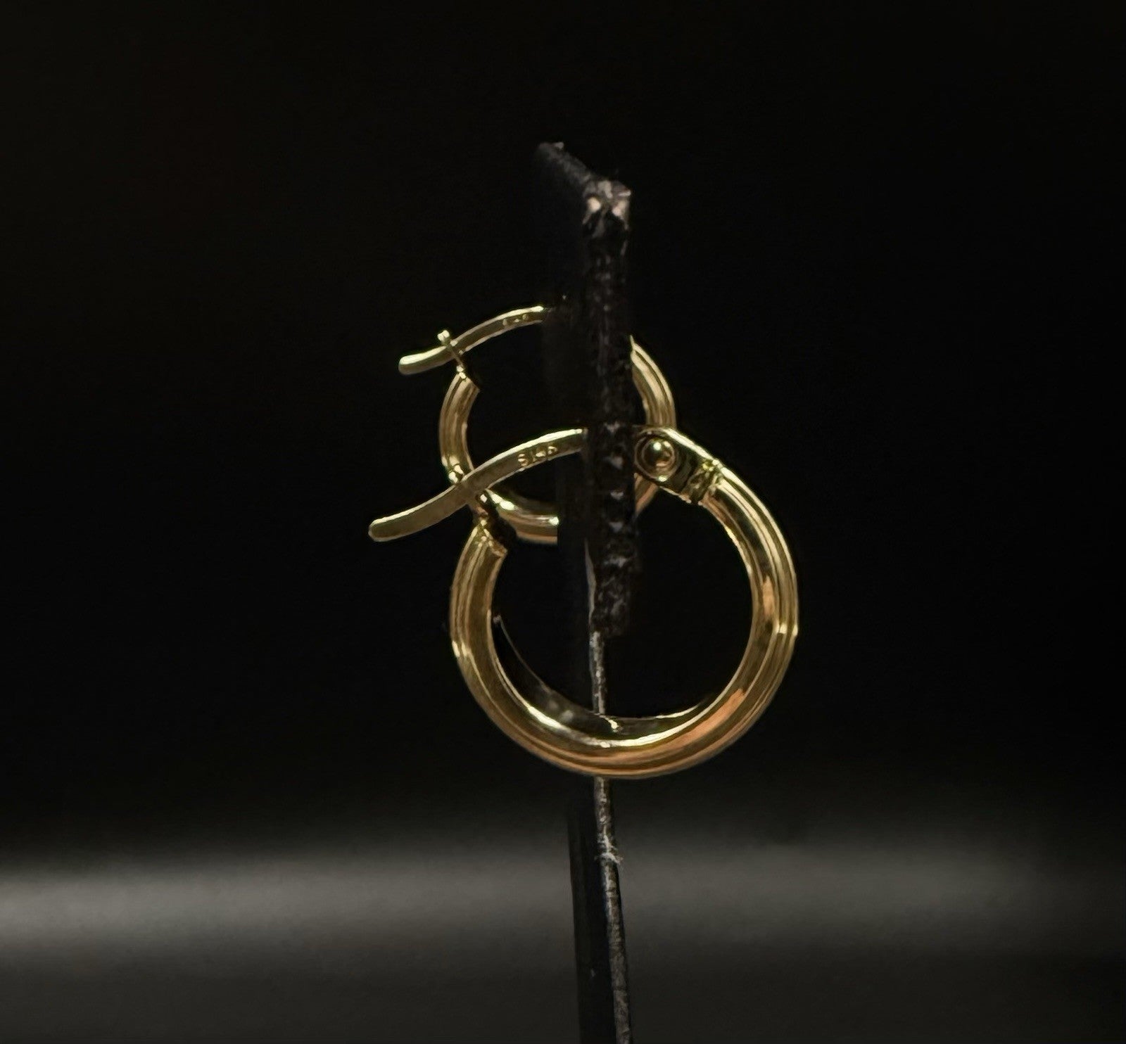 0.53” 14k Hollow Yellow Gold - Huggie Hoop Earrings | 0.98g | 0.15” Thick |