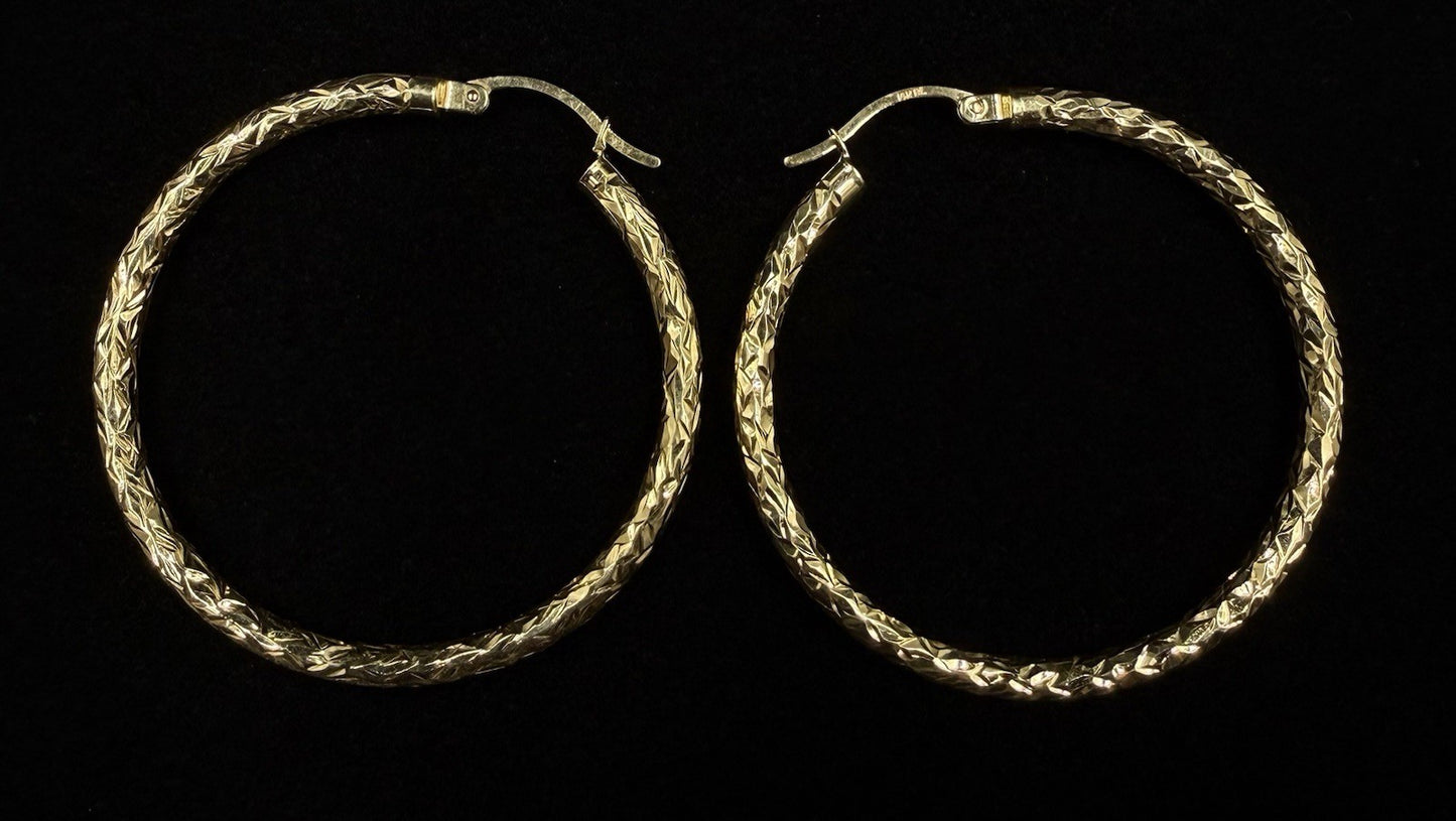1.61” 14K Hollow Yellow Gold Diamond-Cut Hoop Earrings | 2.89g | 3mm Thick |