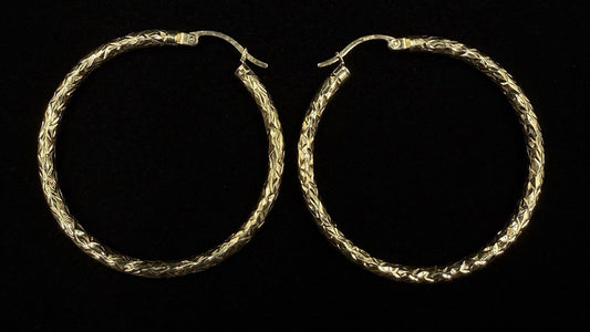 1.61” 14K Hollow Yellow Gold Diamond-Cut Hoop Earrings | 2.89g | 3mm Thick |