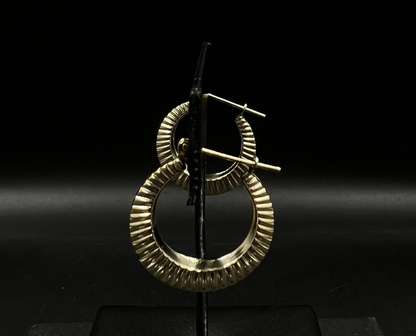 .82” 14K Hollow Yellow Gold Textured Hoop Earrings | 1.86g | 4.3mm | Hinged |