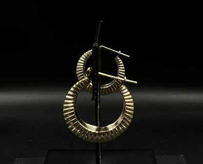 .82” 14K Hollow Yellow Gold Textured Hoop Earrings | 1.86g | 4.3mm | Hinged |