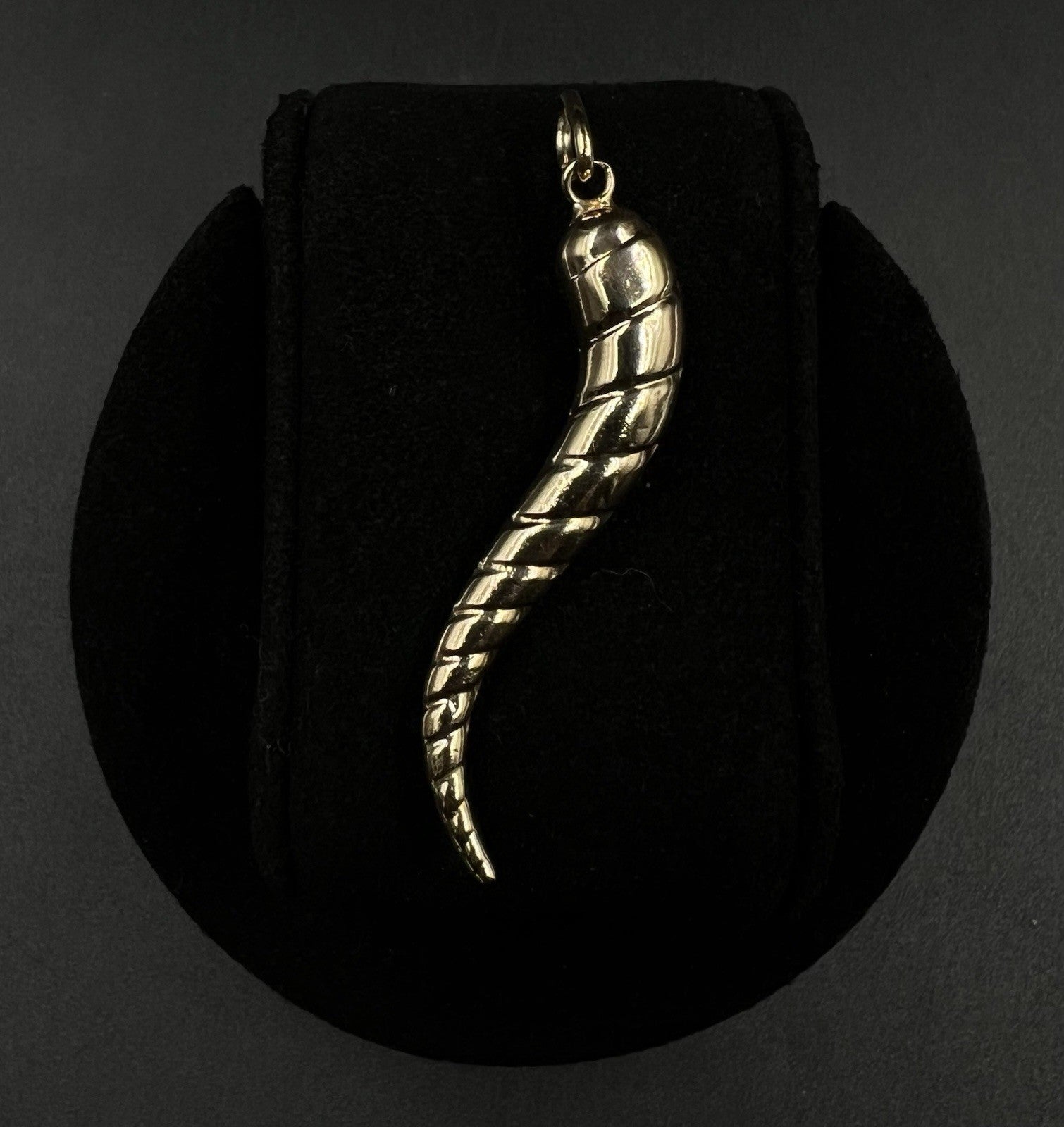.4” x 2.3” 14K Semi-Solid Yellow Gold Italian Horn Pendant | 4.29g |