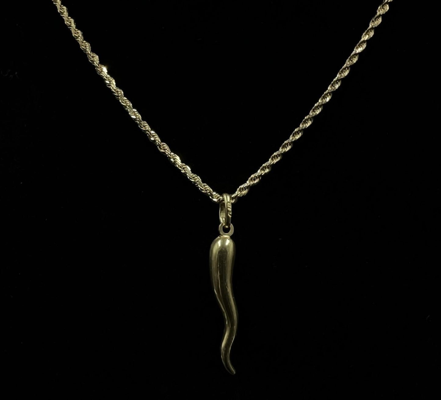 .22” x 1.18” 14K Hollow Yellow Gold Italian Horn Pendant | 1.12g | Italy |