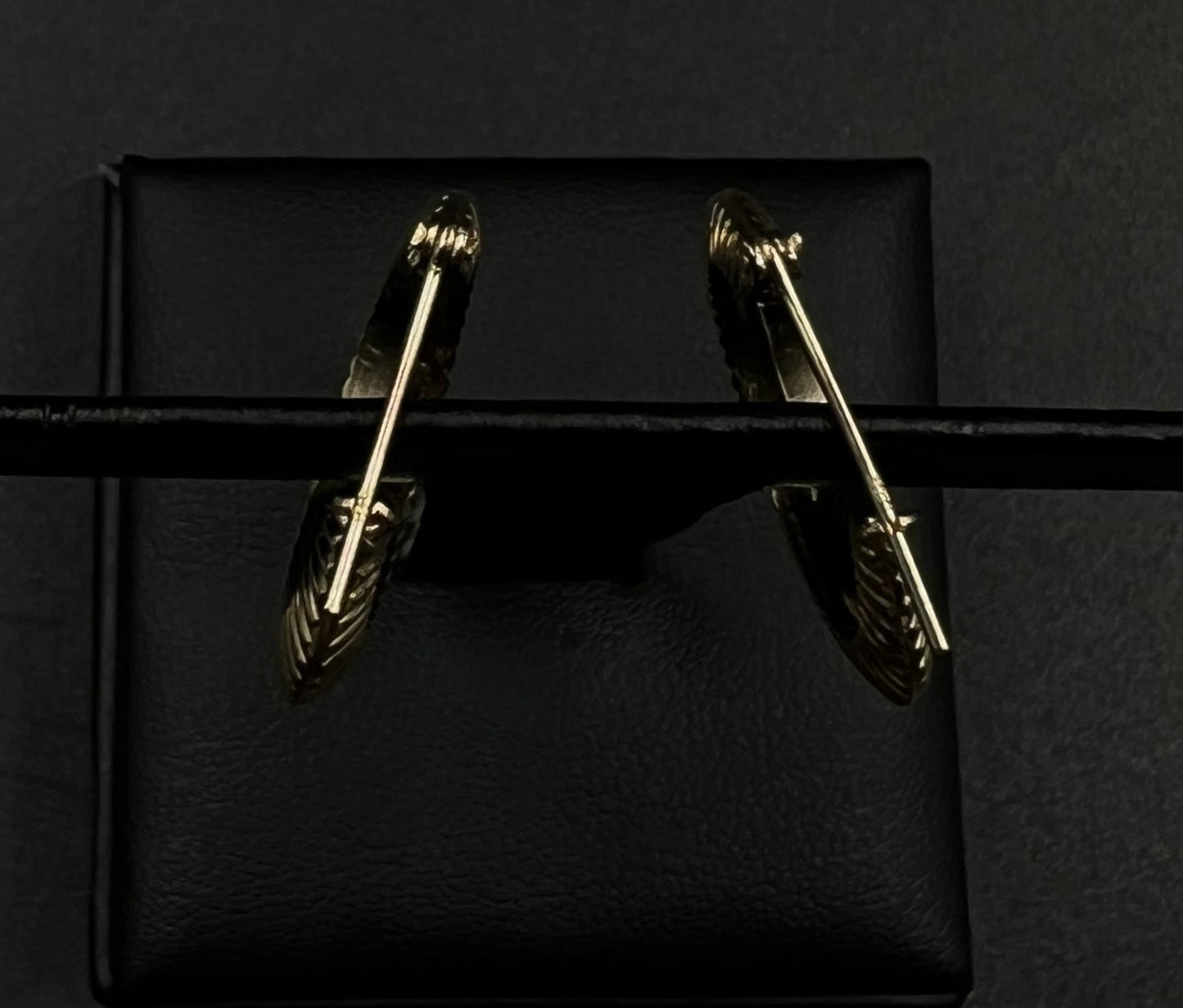 .82” 14K Hollow Yellow Gold Textured Hoop Earrings | 1.86g | 4.3mm | Hinged |
