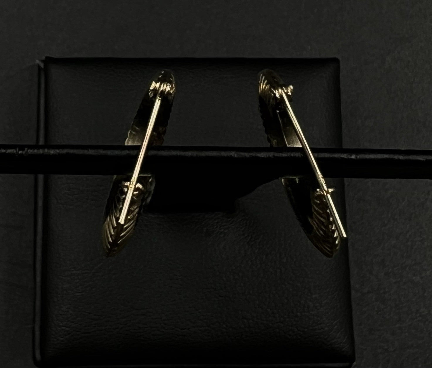 .82” 14K Hollow Yellow Gold Textured Hoop Earrings | 1.86g | 4.3mm | Hinged |