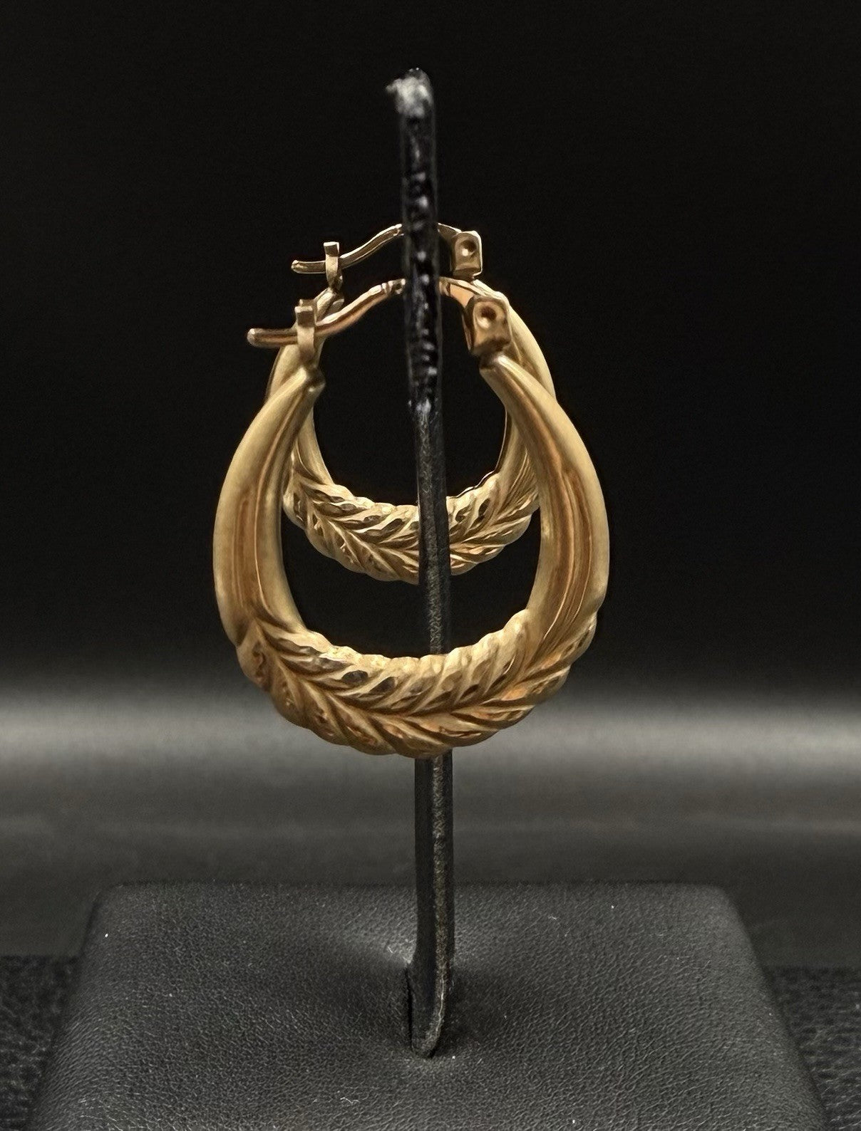 .81” 10K Hollow Yellow Gold Diamond Cut Hoop Earrings | 1.48g | 2.3mm Thick |
