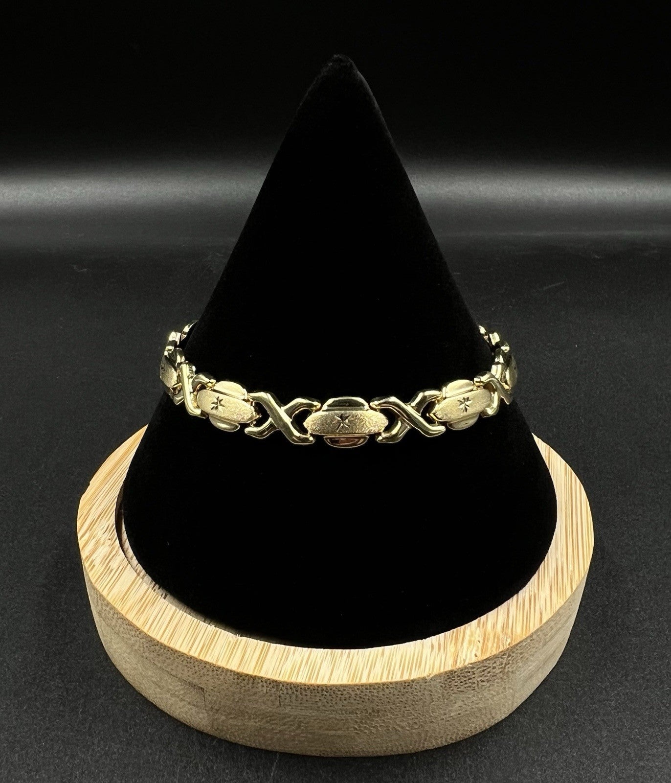 7.25” 10K Hollow Yellow Gold XO Bracelet | 7.49g | 7.2MM | Lobster Clasp |