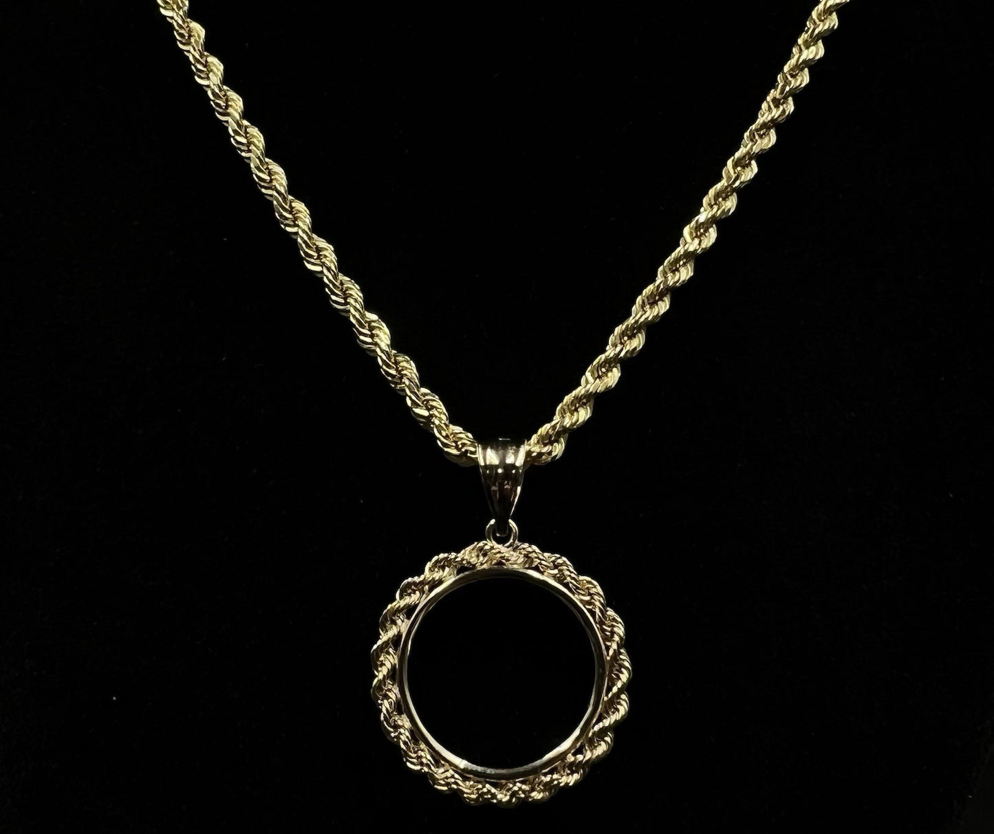 .96” 14K Solid Yellow Gold Rope Bezel Coin/Picture Pendant 2.47g | 4.5mm Bail |