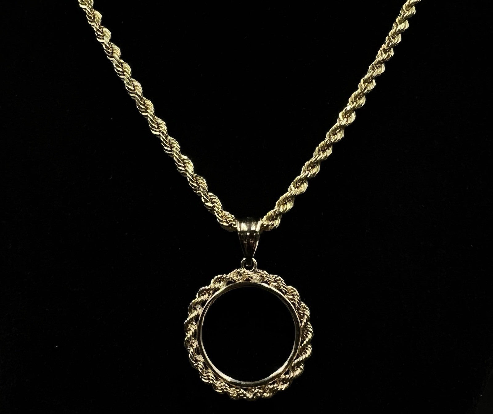 .96” 14K Solid Yellow Gold Rope Bezel Coin/Picture Pendant 2.47g | 4.5mm Bail |