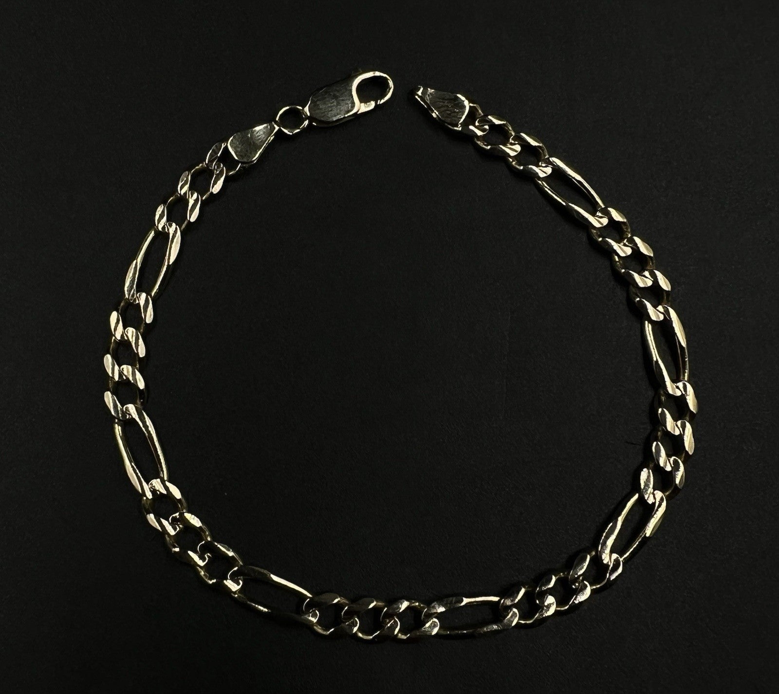 8.5” 14K Solid Yellow Gold Figaro Bracelet | 11.67g | 5.6mm | Italy | Lobster |