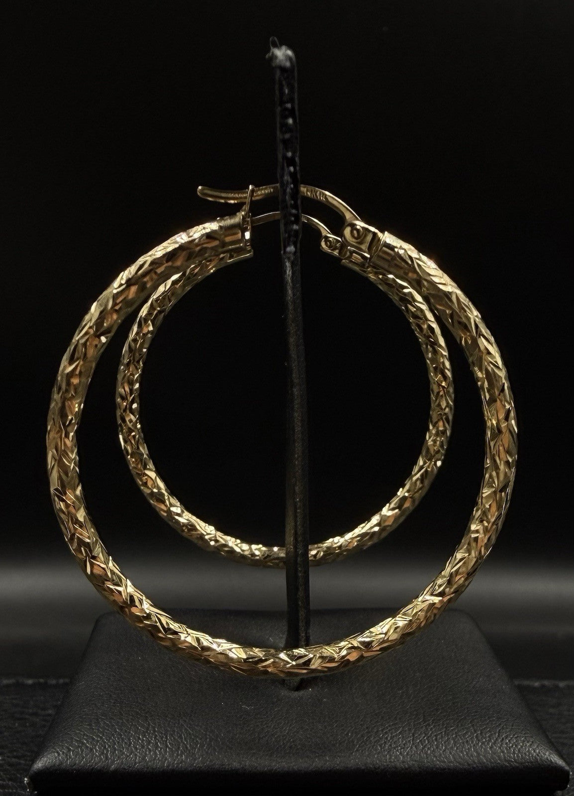 1.61” 14K Hollow Yellow Gold Diamond-Cut Hoop Earrings | 2.89g | 3mm Thick |