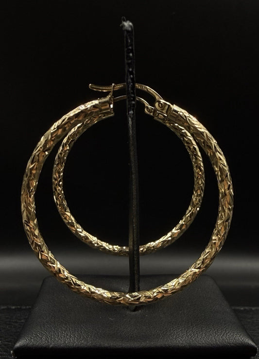 1.61” 14K Hollow Yellow Gold Diamond-Cut Hoop Earrings | 2.89g | 3mm Thick |