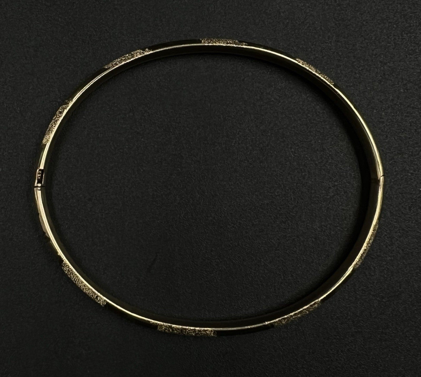 7.25” 14K Hollow Yellow Gold Diamond Cut Bangle Bracelet | 5.70g | 4.7MM | Box |