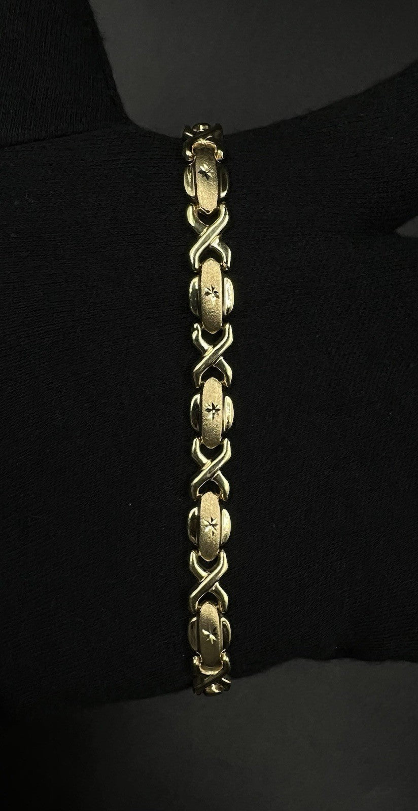 7.25” 10K Hollow Yellow Gold XO Bracelet | 7.49g | 7.2MM | Lobster Clasp |