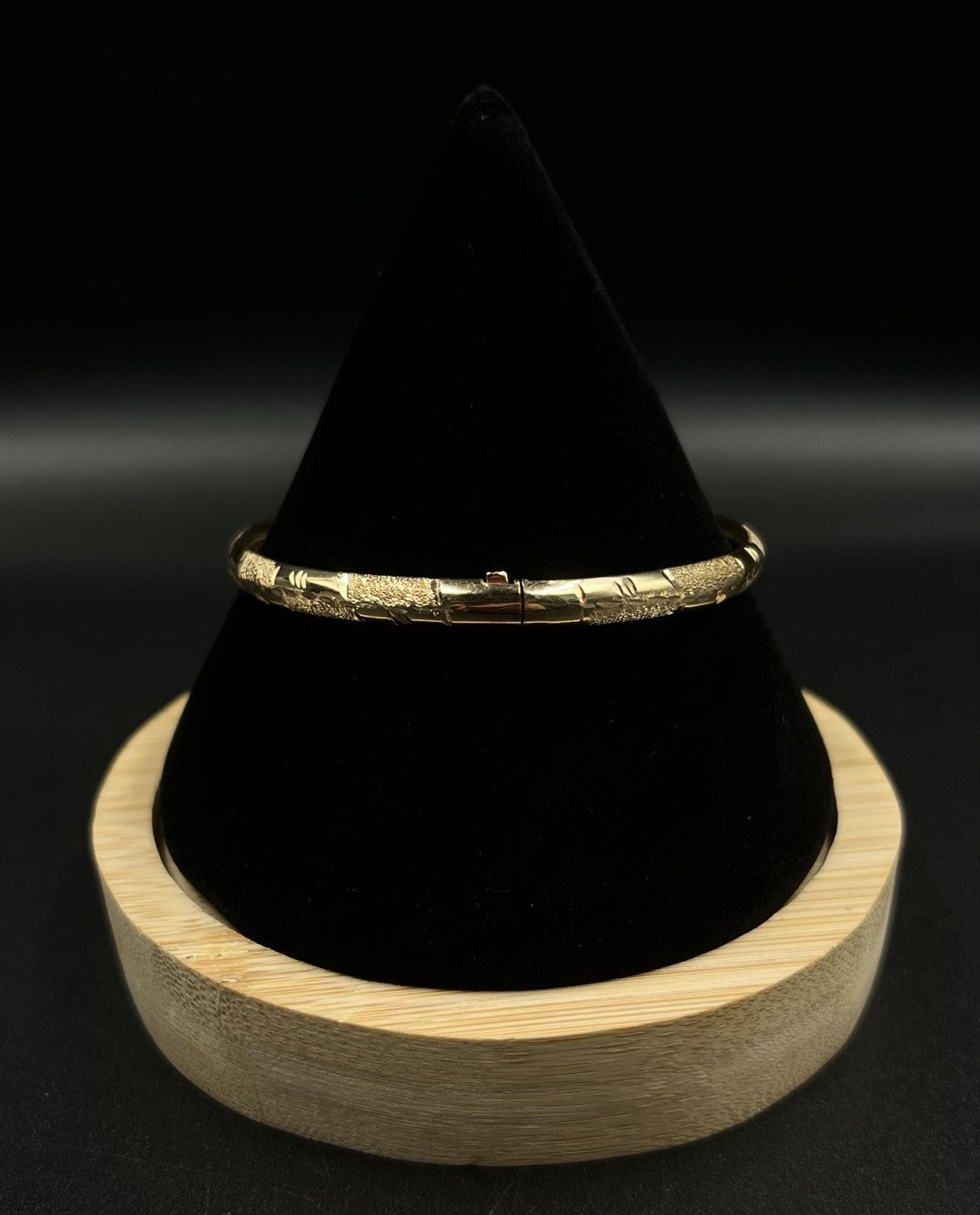 7.25” 14K Hollow Yellow Gold Diamond Cut Bangle Bracelet | 5.70g | 4.7MM | Box |
