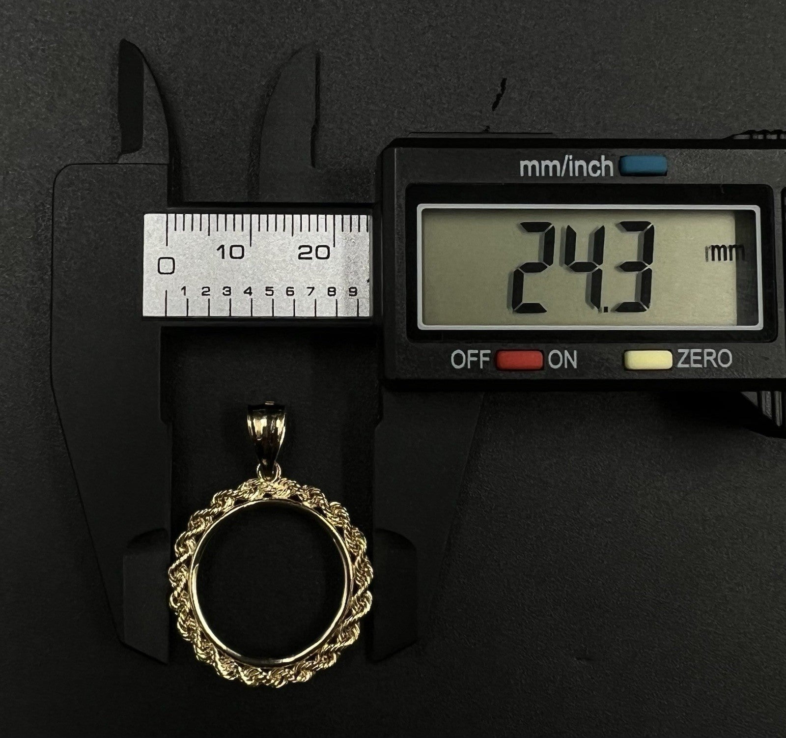 .96” 14K Solid Yellow Gold Rope Bezel Coin/Picture Pendant 2.47g | 4.5mm Bail |