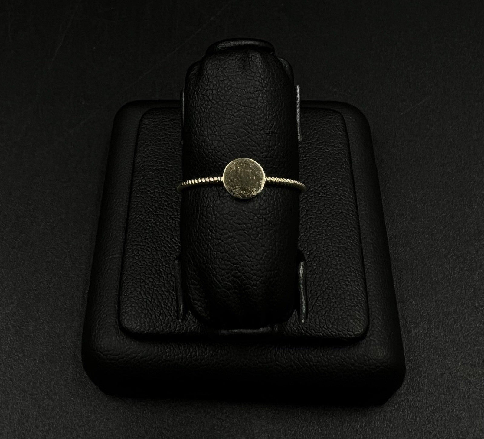 14K Semi-Solid Yellow Gold Engravable Disc Ring | Size 7 | .98g |