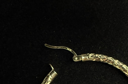 1.61” 14K Hollow Yellow Gold Diamond-Cut Hoop Earrings | 2.89g | 3mm Thick |